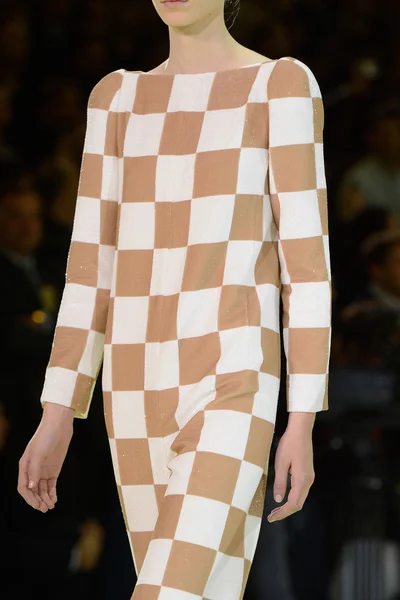 Look 100